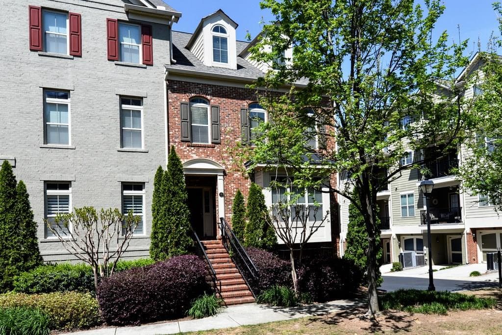2 bedroom, 1,648 sq ft condominium sold at 189 LE GRAN Court, Atlanta, GA 30328