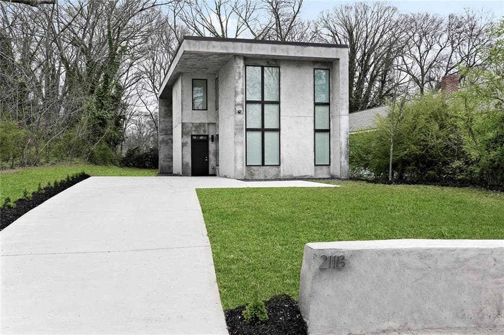 3 bedroom, 1,950 sq ft single family residence sold at 2118 Memorial Drive, Atlanta, GA 30317