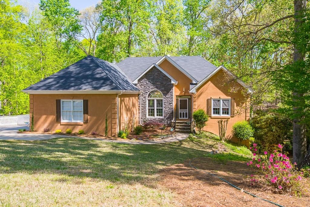 4 bedroom, 3,580 sq ft single family residence sold at 4565 Settles Bridge Road, Suwanee, GA 30024