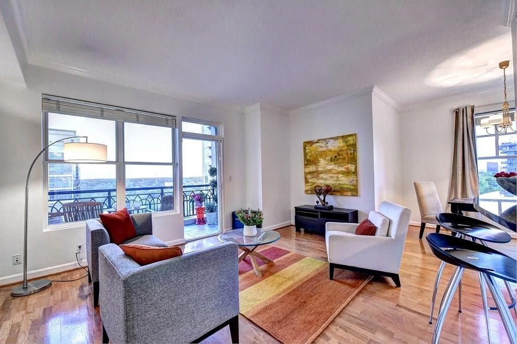 2 bedroom, 1,008 sq ft condominium sold at 1101 Juniper Street 1401, Atlanta, GA 30309