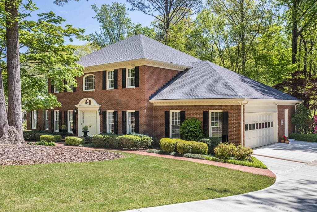 6 bedroom, 4,017 sq ft single family residence sold at 1995 Old Dominion Road, Atlanta, GA 30350