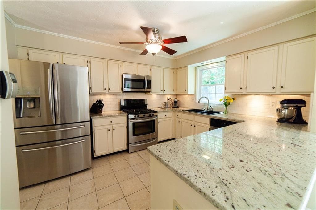 4 bedroom, 2,320 sq ft single family residence sold at 4181 Riverhill Court, Roswell, GA 30075