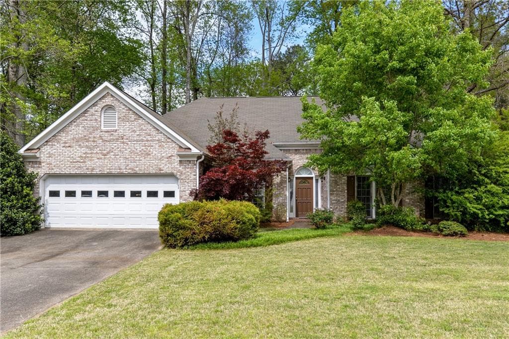 4 bedroom, 2,268 sq ft single family residence sold at 980 Allenbrook Lane, Roswell, GA 30075