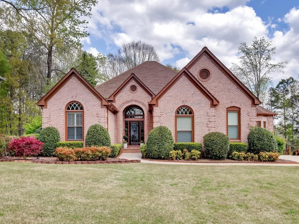 5 bedroom, 4,669 sq ft single family residence sold at 6435 Rutherford Place, Suwanee, GA 30024