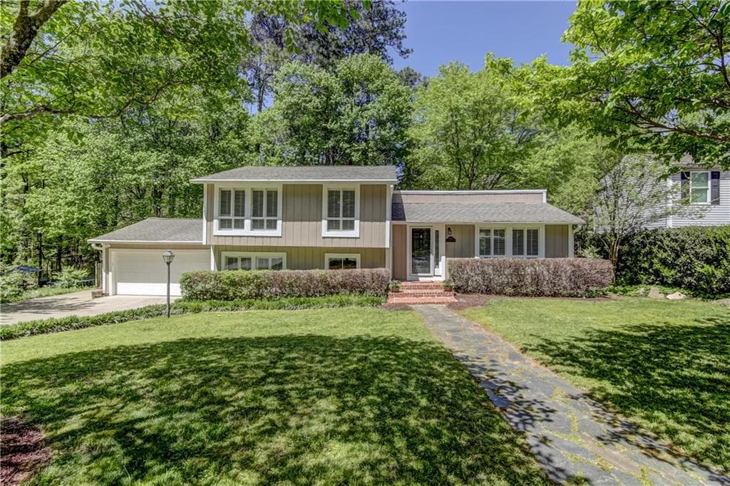 4 bedroom single family residence sold at 9716 N Pond Circle, Roswell, GA 30076