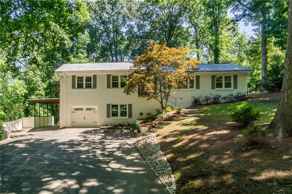 3 bedroom, 1,787 sq ft single family residence sold at 5615 Kayron Drive, Atlanta, GA 30342