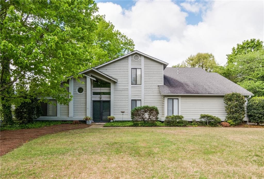 4 bedroom, 2,974 sq ft single family residence sold at 5220 Skidaway Drive, Alpharetta, GA 30022