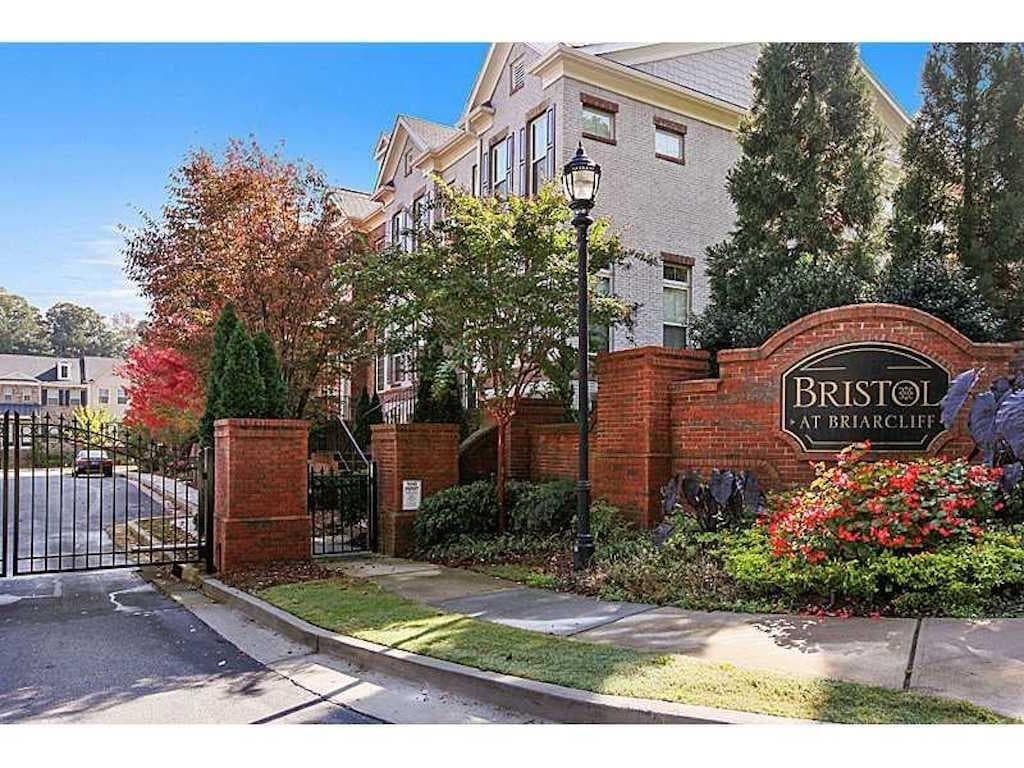 3 bedroom, 2,200 sq ft townhouse sold at 1649 Sabastian Point, Atlanta, GA 30329