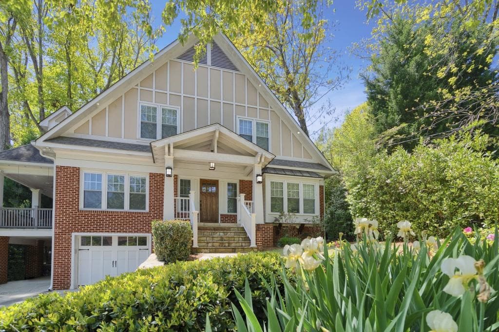 6 bedroom, 3,211 sq ft single family residence sold at 1055 Cumberland Road, Atlanta, GA 30306