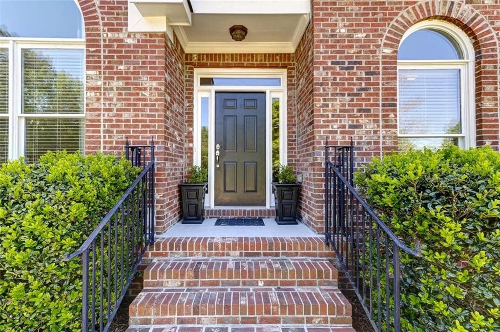 3 bedroom, 2,407 sq ft single family residence sold at 1370 Holly Manor Drive, Loganville, GA 30052