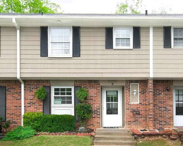 3 bedroom, 1,172 sq ft condominium sold at 2090 Kings Gate Circle 7-B, Snellville, GA 30078