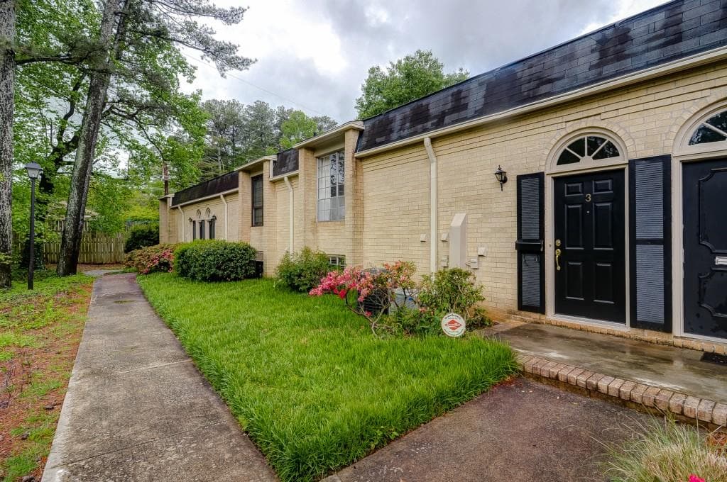 2 bedroom, 1,404 sq ft condominium sold at 5400 Roswell Road A3, Atlanta, GA 30342