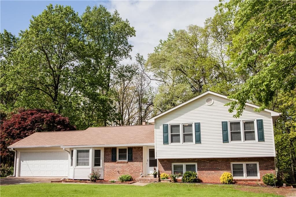 3 bedroom, 2,180 sq ft single family residence sold at 181 Fernwood Court, Alpharetta, GA 30004
