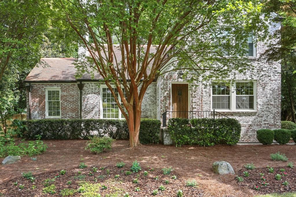 4 bedroom, 2,800 sq ft single family residence sold at 1743 Johnson Road, Atlanta, GA 30306