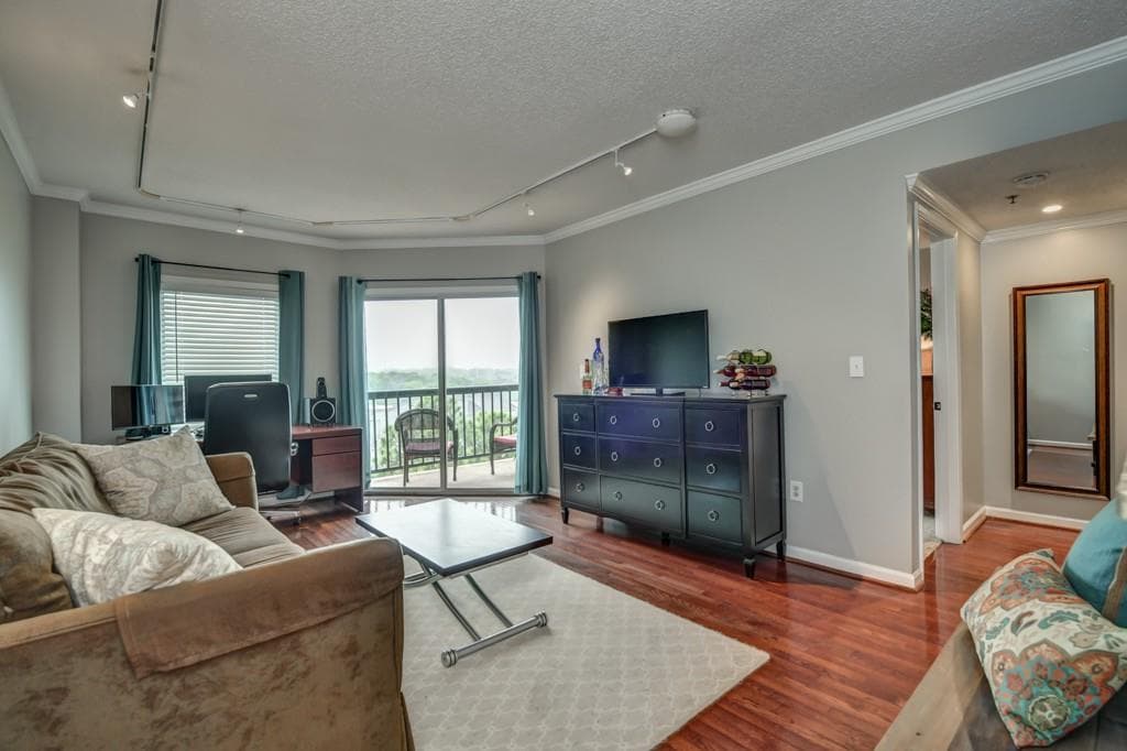 1 bedroom, 750 sq ft condominium sold at 1 Biscayne Drive 806, Atlanta, GA 30309