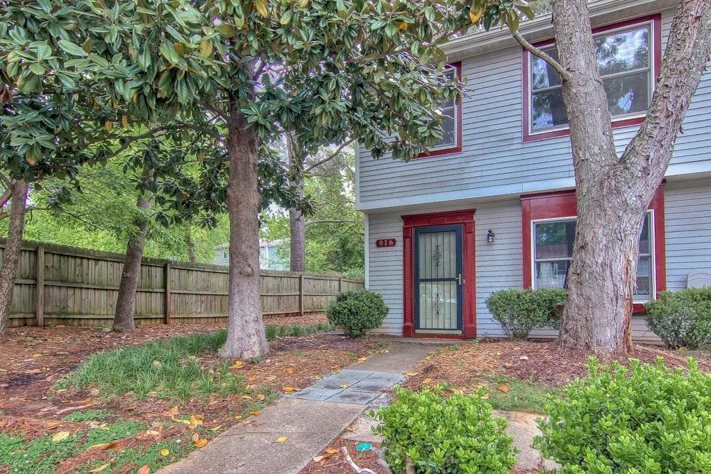 3 bedroom, 1,260 sq ft townhouse sold at 916 Regency Path Drive, Decatur, GA 30030