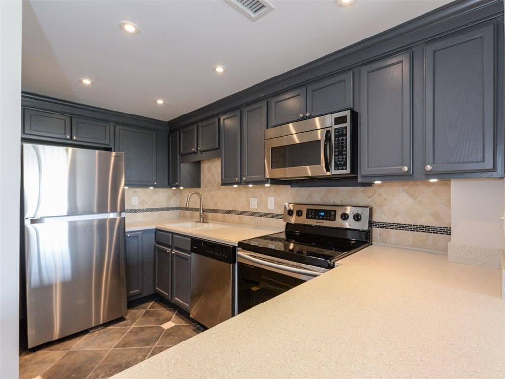 1 bedroom, 750 sq ft condominium sold at 199 14th Street 704, Atlanta, GA 30309
