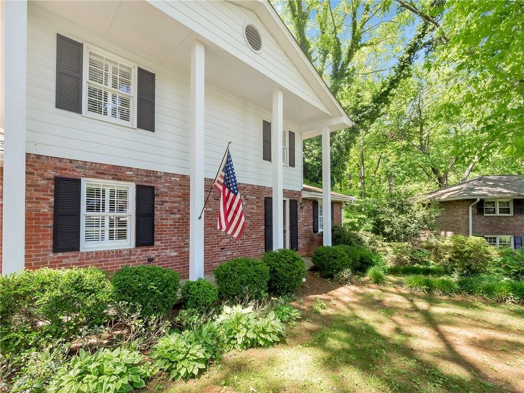 4 bedroom, 2,436 sq ft single family residence sold at 1418 Diamond Head Circle, Decatur, GA 30033