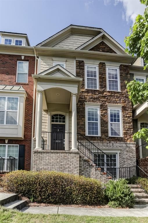 3 bedroom, 1,890 sq ft townhouse sold at 2430 Natoma Court, Smyrna, GA 30080