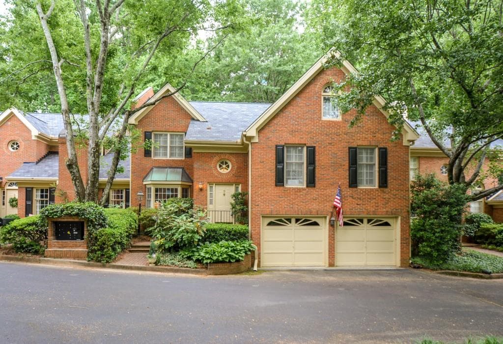 4 bedroom, 2,814 sq ft townhouse sold at 9 Ivy Chase 9, Atlanta, GA 30342