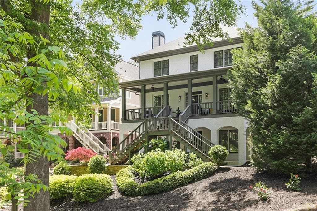 5 bedroom, 4,152 sq ft single family residence sold at 1518 Spring Street, Smyrna, GA 30080