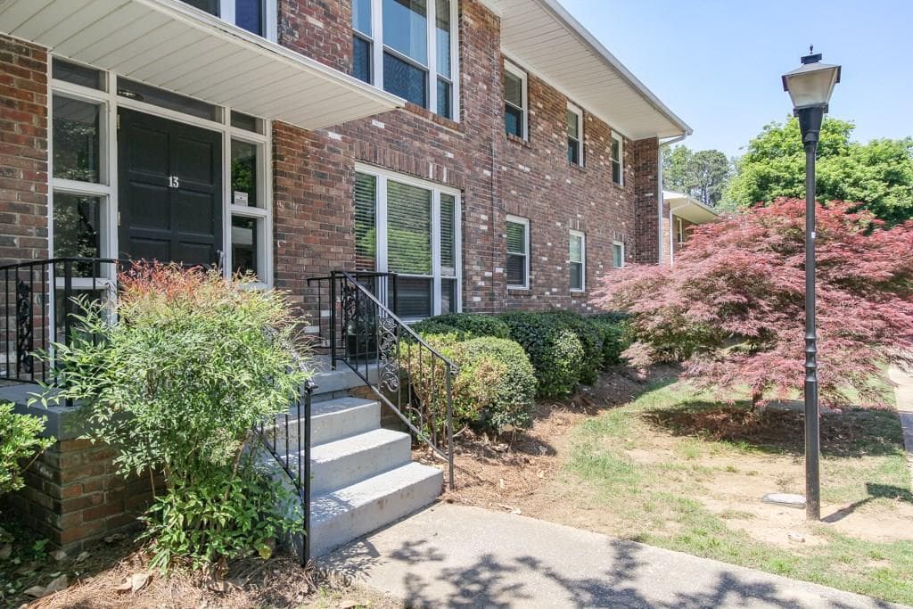 3 bedroom, 1,139 sq ft condominium sold at 510 Coventry Road 13-A, Decatur, GA 30030