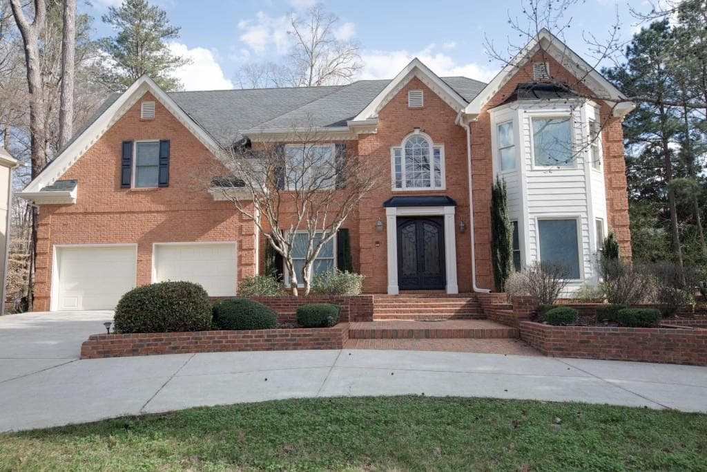 6 bedroom, 3,230 sq ft single family residence sold at 7435 Brandonshire Road, Atlanta, GA 30350
