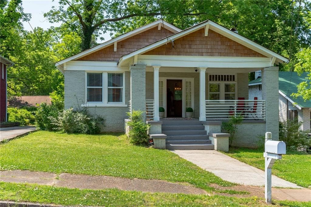 3 bedroom, 1,600 sq ft single family residence sold at 1600 Olympian Way, Atlanta, GA 30310