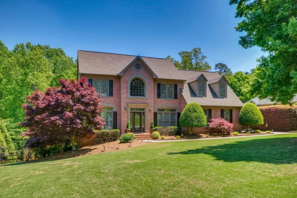 4 bedroom, 4,870 sq ft single family residence sold at 927 Lakemere Crest, Suwanee, GA 30024