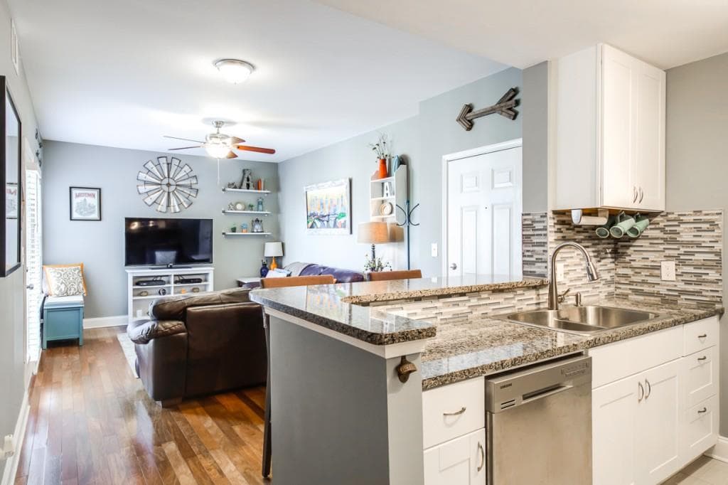 1 bedroom condominium sold at 1074 Peachtree Walk B 413, Atlanta, GA 30309