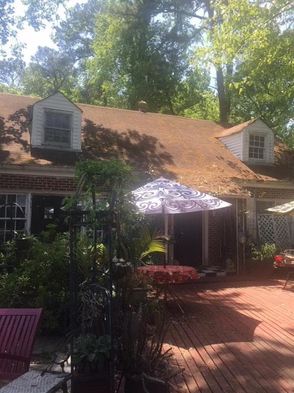 6 bedroom, 2,296 sq ft single family residence sold at 3710 Powers Ferry Road, Atlanta, GA 30342