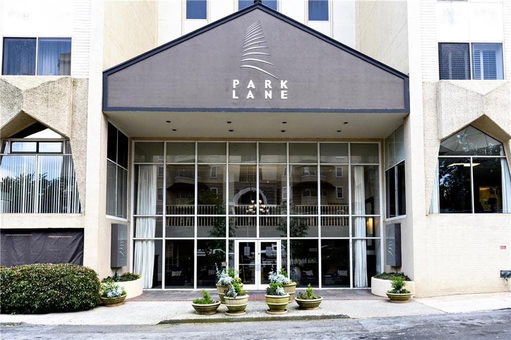 1 bedroom, 505 sq ft condominium sold at 2479 Peachtree Road 911, Atlanta, GA 30305