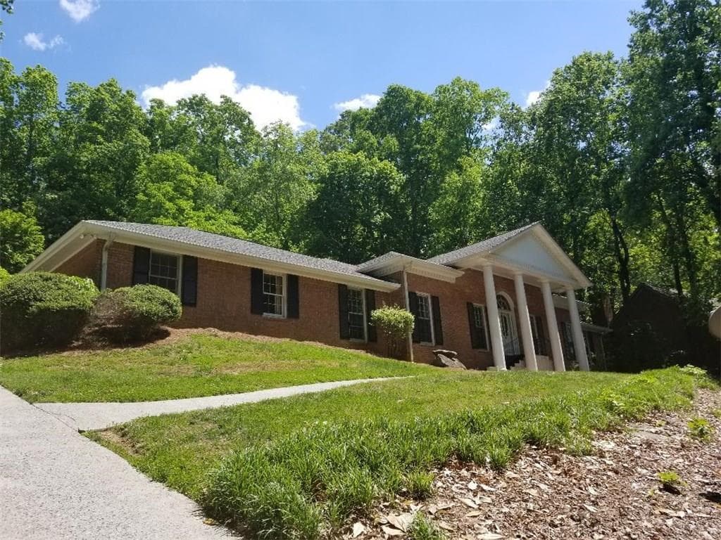 4 bedroom, 2,482 sq ft single family residence sold at 1060 Oakhaven Drive, Roswell, GA 30075
