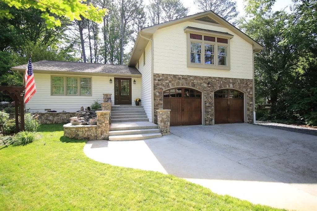 4 bedroom, 2,226 sq ft single family residence sold at 2678 Spicer Lane, Decatur, GA 30033