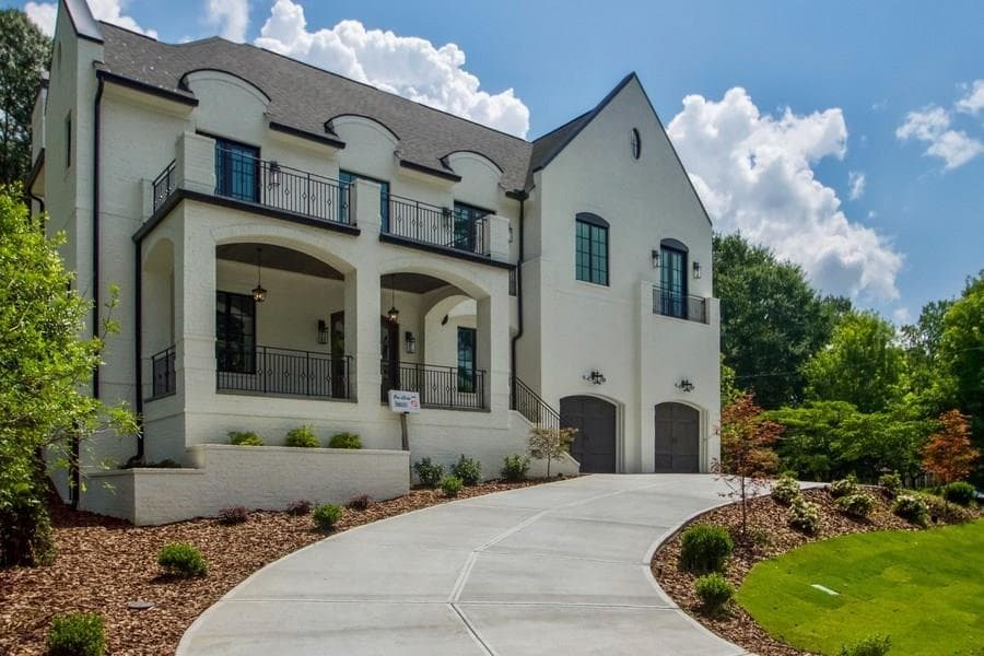 5 bedroom, 4,800 sq ft single family residence sold at 2797 Alpine Road, Atlanta, GA 30305