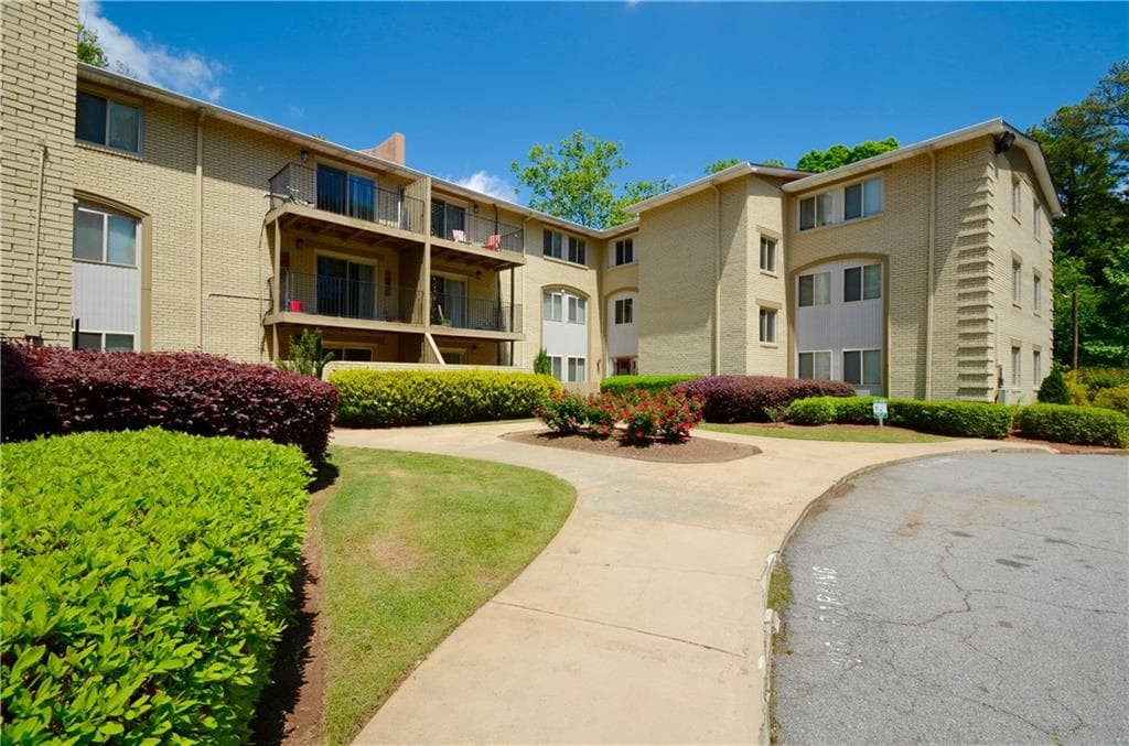2 bedroom, 995 sq ft condominium sold at 5095 Roswell Road 304, Atlanta, GA 30342