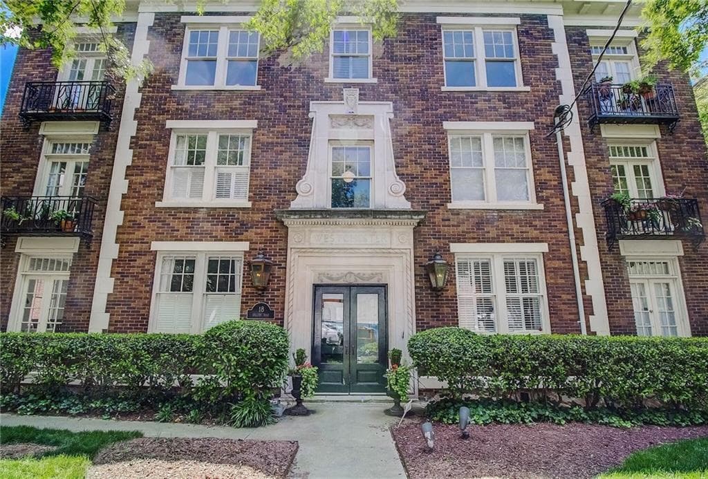2 bedroom, 1,038 sq ft condominium sold at 18 Collier Road 12, Atlanta, GA 30309
