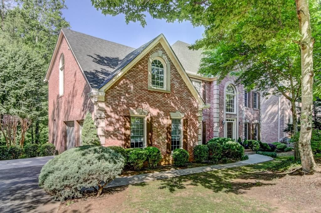 4 bedroom, 2,487 sq ft single family residence sold at 12120 Lonsdale Lane, Roswell, GA 30075
