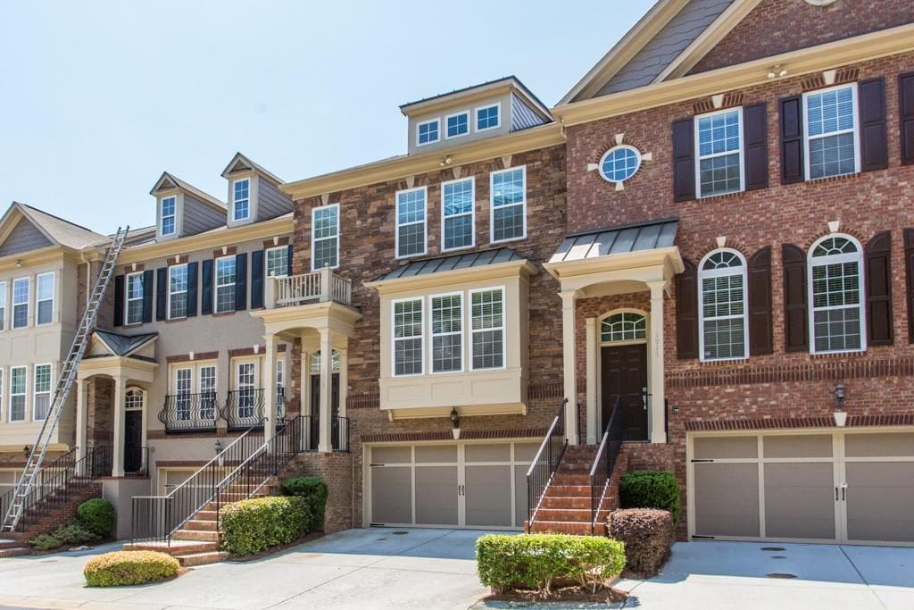 3 bedroom, 2,225 sq ft condominium sold at 1915 Ridgemont Lane, Decatur, GA 30033