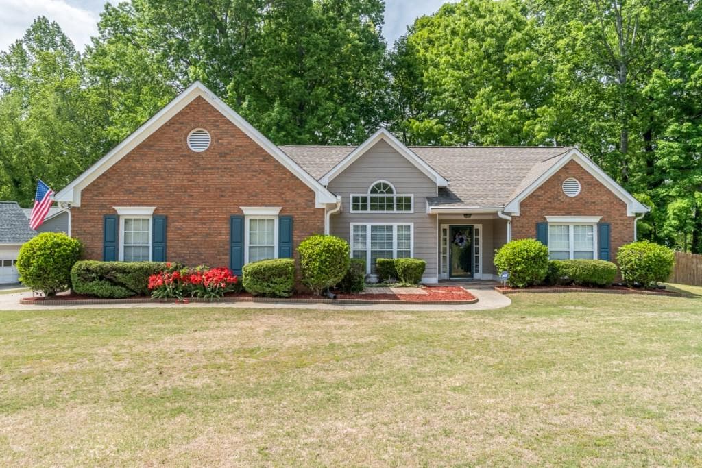3 bedroom, 1,890 sq ft single family residence sold at 5675 Bridle Glen Drive, Sugar Hill, GA 30518