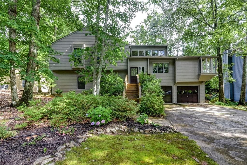 4 bedroom, 2,674 sq ft single family residence sold at 340 Spring Ridge Trace, Roswell, GA 30076