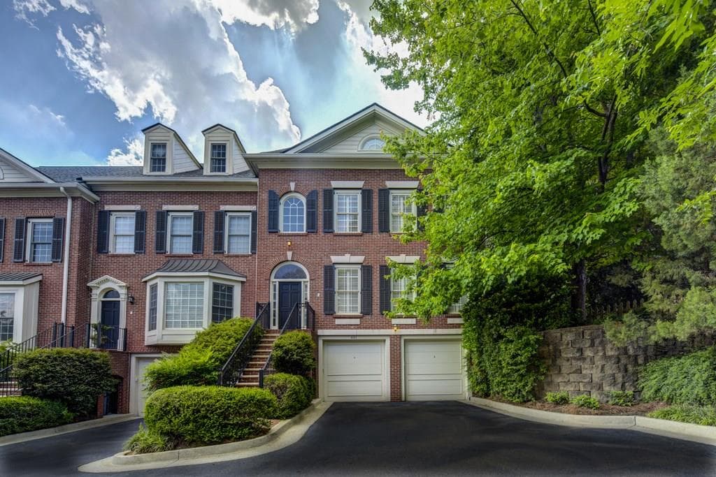 4 bedroom, 2,954 sq ft townhouse sold at 1735 Peachtree Street 601, Atlanta, GA 30309