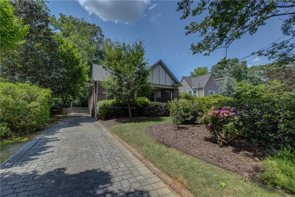 2 bedroom, 1,299 sq ft single family residence sold at 2212 Willow Avenue, Atlanta, GA 30305