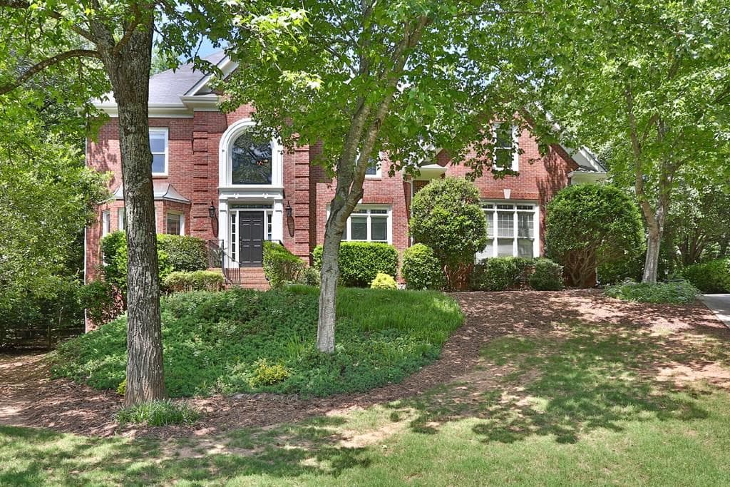 5 bedroom, 3,320 sq ft single family residence sold at 2310 Hamptons Crossing, Alpharetta, GA 30005