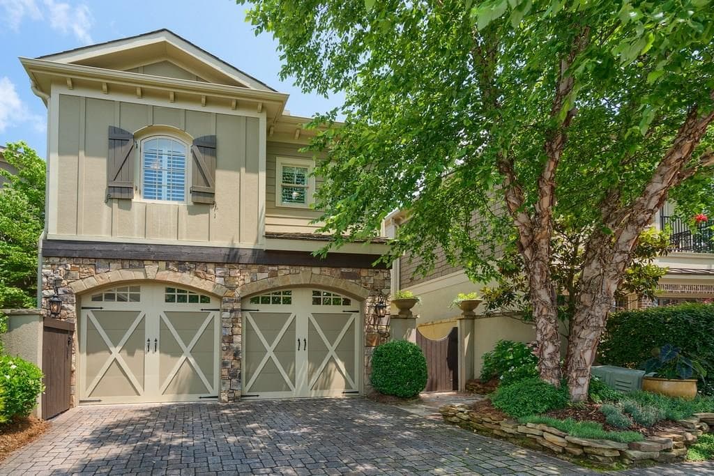 3 bedroom, 2,077 sq ft single family residence sold at 324 Gray Shingle Lane, Woodstock, GA 30189