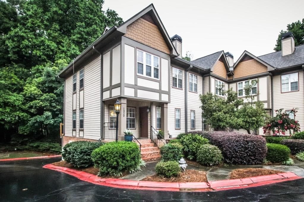 2 bedroom, 1,264 sq ft townhouse sold at 1320 Stillwood Chase 1320, Atlanta, GA 30306