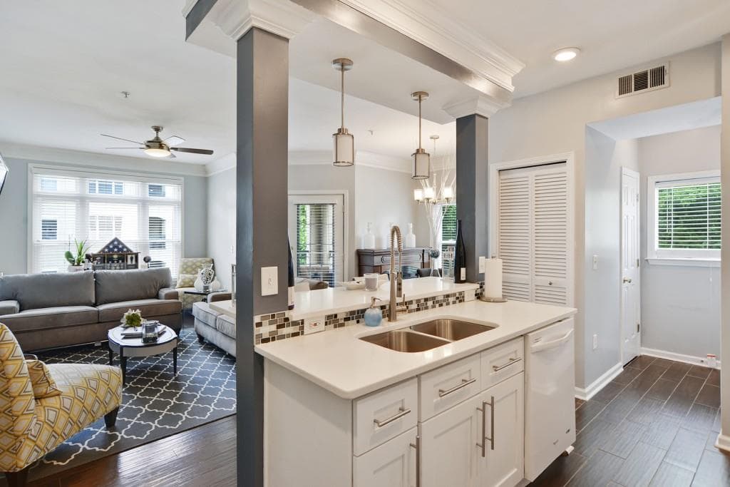 1 bedroom, 814 sq ft condominium sold at 955 Juniper Street 3132, Atlanta, GA 30309