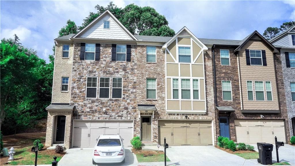 4 bedroom, 2,300 sq ft townhouse sold at 3299 HALLMARK Lane, Buford, GA 30519