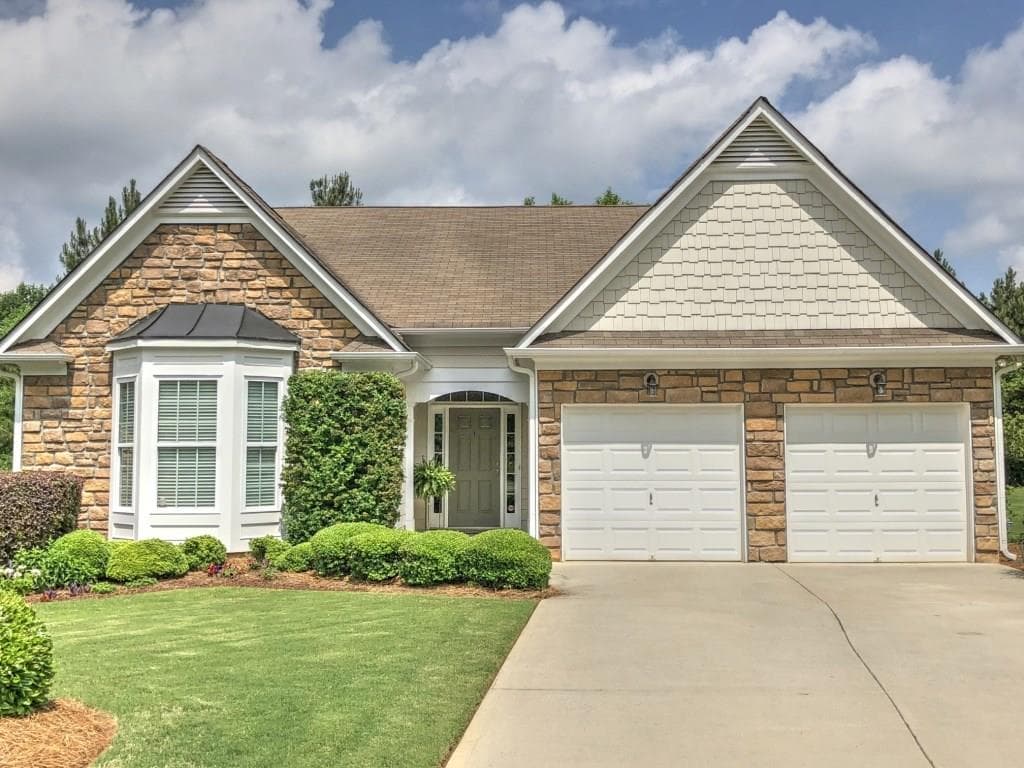 3 bedroom, 1,923 sq ft single family residence sold at 4955 Skylark Meadow Drive, Cumming, GA 30028