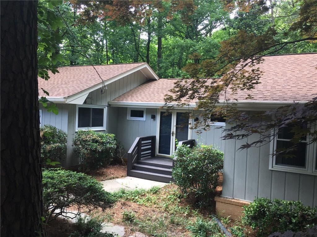 5 bedroom, 2,561 sq ft single family residence sold at 2616 Gleneagles Drive, Tucker, GA 30084
